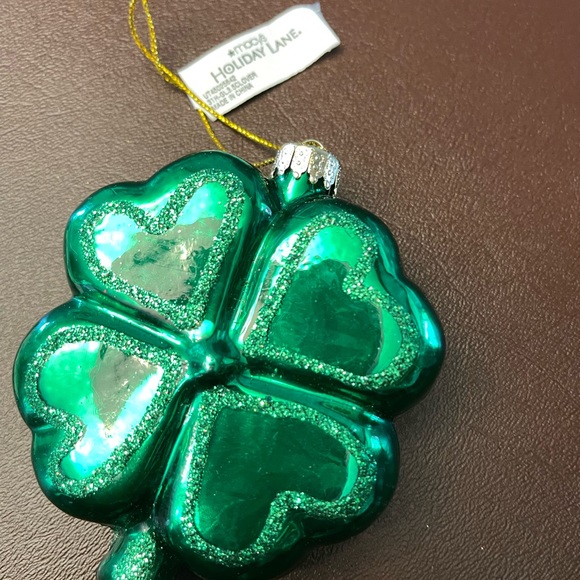 Two Irish ornaments, glass shamrock and porcelain Irish blessing. - Picture 2 of 8